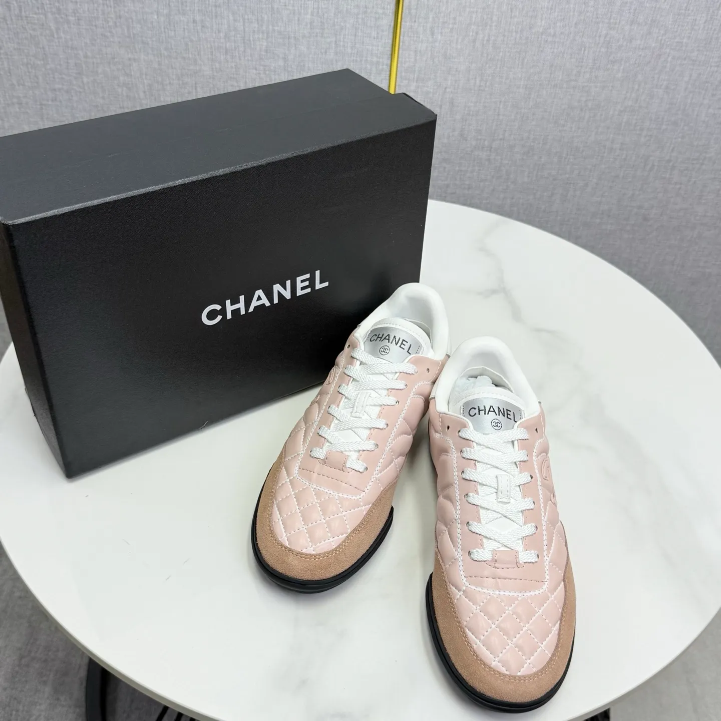 👟👟Ex-factory price 600👟👟Chanel Panda Shoes! 2025 counter's top casual sports shoes. This classic design; the upper is electro-embroidered with a variety of techniques; the outsole is fashionable and sporty; the unusual inclusion of a variety of color matching elements... The diversified mix and match is very good-looking and versatile, and can be used for leisure, fashion, sports, and outdoor... ꫛꫀꪝ Go➫ Materials: ❶Upper made of: original imported first-layer silk cowhide + original waterproof cloth + original first-layer cowhide ❷Inner lining: Original Yangli+wang ❸ Outsole based on: Original TPU combination outsole Counter boutique packaging complete set for women 35–41
